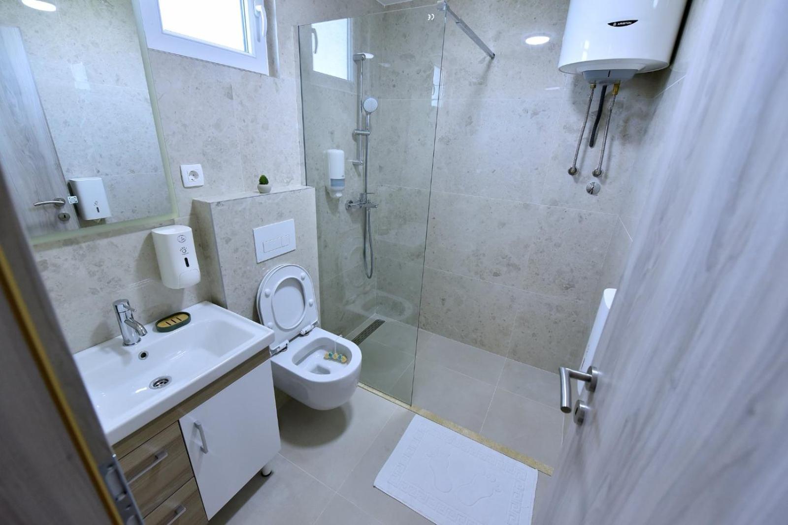 Airport Apartments Tri Hrasta Podgorica Exterior photo